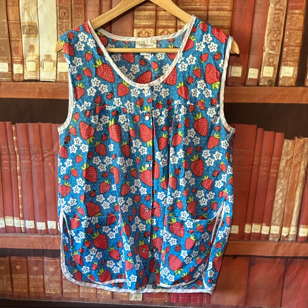 CW Classics Strawberry Ladybug Snap Front Smock Top Large